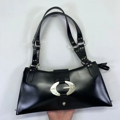 Bolso de Hombro Guess Y2K Cartera Negra con Herrajes Plateados Baguette Tachonado Foto 1 de 4