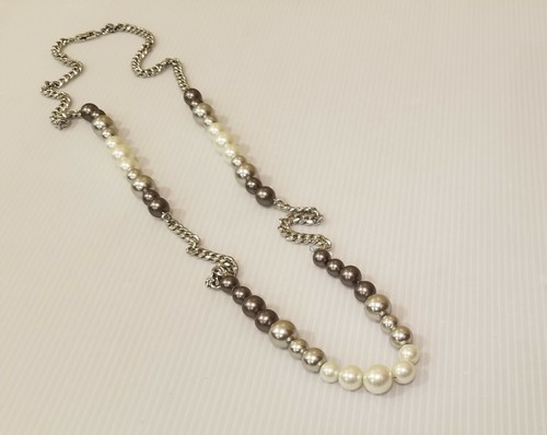 Collana maglia catena perle finte tono argento Givenchy