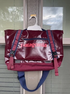Patagonia Black Hole Messenger 12L Bag Red Blue Laptop School Lightweight 49321 - Image 1 of 4