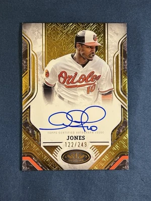 2025 Topps Tier One Adam Jones Prime Performers automático/249 #PPA-AJ - Orioles Foto 1 de 4
