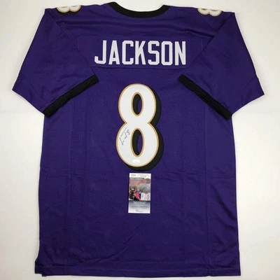Camiseta de fútbol americano púrpura autografiada/firmada LAMAR JACKSON Baltimore certificado de autenticidad JSA automática Foto 1 de 4