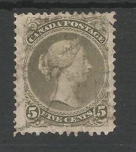 CANADÁ SG63a EL ESCASO 1875 QV 5c VERDE OLIVA PERF 12, PEQUEÑO DESGARRO PERO GATO £800 - Imagen 1 de 2