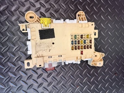 2001-2003 Lexus LS430 caixa de fusíveis dianteira esquerda cabine 82730-50080 fabricante de equipamento original - Imagem 1 de 4