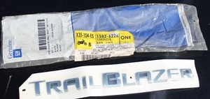 Letras emblema puerta levadiza puerta levadiza Chevrolet Trailblazer 2002-2009 fabricante de equipos originales 15826226 - Imagen 1 de 5