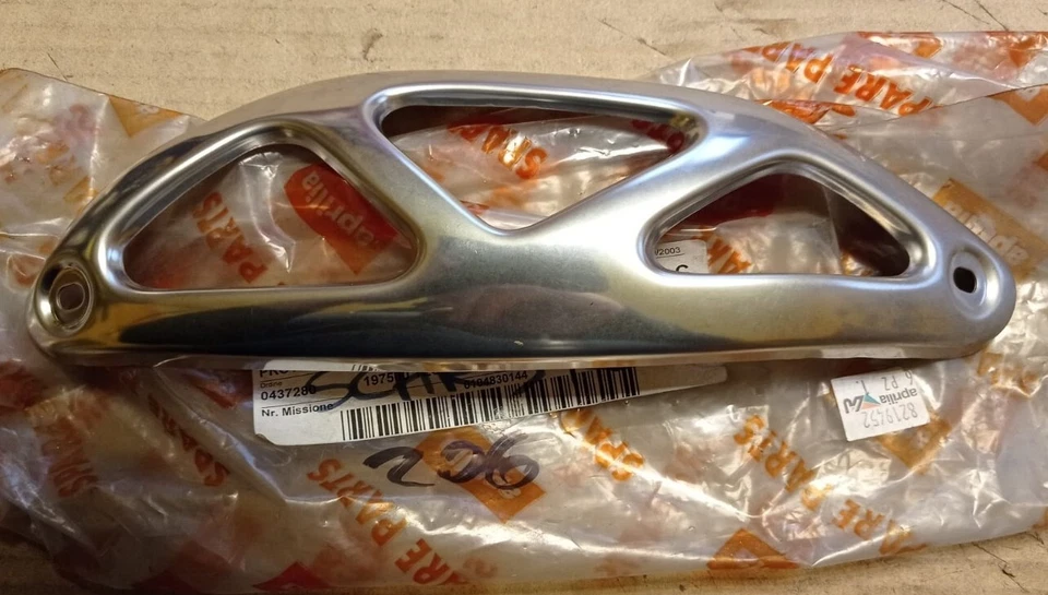 Aprilia Protezione Paracalore marmitta  Scarabeo Ditech '01/'04 Cod.AP8219452 - Immagine 1 di 1