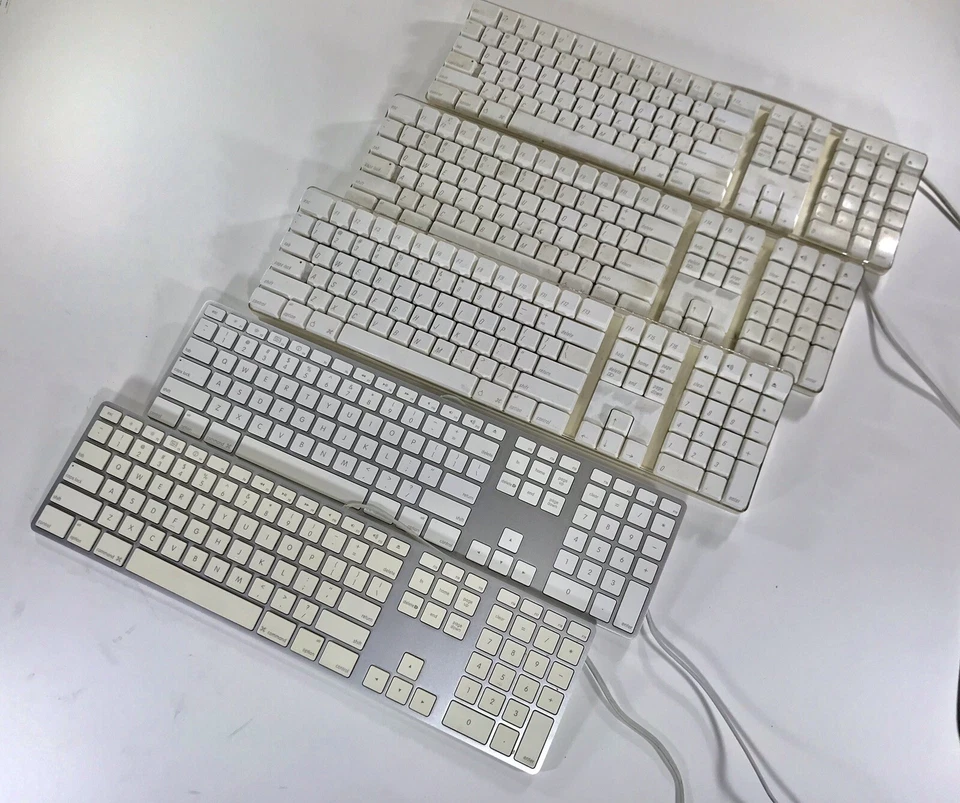 5 APPLE MAC Keyboards for parts - A1243 - A1016 - A1048 - Image 1 of 1