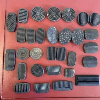 LOTE SURTIDO DE (30) PASTILLAS DE PEDAL EMBRAGUE FRENO VINTAGE 1930 'S 1940 'S 1950 'S NUEVO Foto 1 de 4