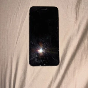 iPhone 7 Plus pęknięty ekran na części - Zdjęcie 1 z 1