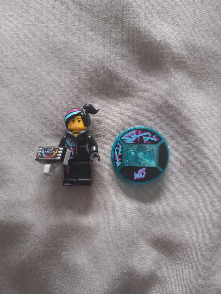 Minifigura Lego Dimensions Wildstyle con placa de personaje y accesorio Foto 1 de 1