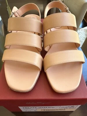 Sandálias Ferragamo Trezze 7-1/2 de largura - Imagem 1 de 4