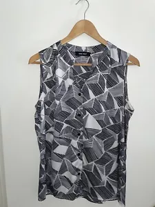 NWT 🖤 Nine West $59 Navy White Geometric Button Blouse Sleeveless Tank Size 6 - Picture 1 of 9