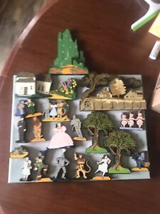 Sheliaâ€™s Wizard of oz wooden collection