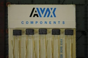 AVX GLASS CAPACITOR RADIAL 6.8pf 300v M23269J/10-3017 GOLD STABLE -55'/125'C MIL - Picture 1 of 3