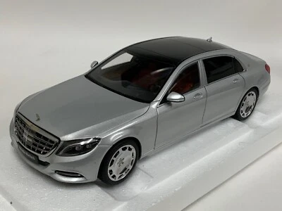 1/18 AutoArt Mercedes Benz Maybach Clase S (S600) Plata 76292. Derecha.    #113 Foto 1 de 4