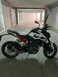 MOTO DUKE KTM 125 CC. UTILIZZATA POCHISSIMO. - Foto 1 di 6