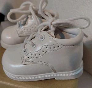 Vintage Modit Baby Shoes Pure Glossy White Size 2 42-229 EUC - Picture 1 of 5