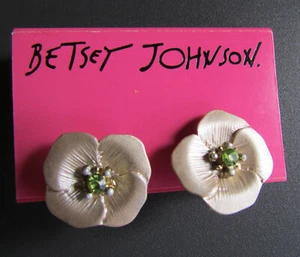 Betsey Johnson Stud Earrings Gold Flower Green Crystal New Vintage - Picture 1 of 14
