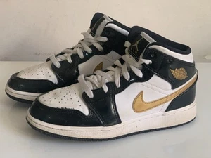 Nike Air Jordan 1 Mid Patent Black Gold Youth Sneakers 5.5 Y Back To School - Picture 1 of 6