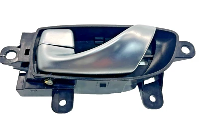 Manija interior de la puerta del lado del conductor delantera o trasera izquierda Infiniti Q50 2017-2020 OEM Foto 1 de 4