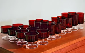 LUMINARC 'Cavalier' in Ruby stemware - Lot of 24 - Red 1970's Vintage glassware - Picture 1 of 17