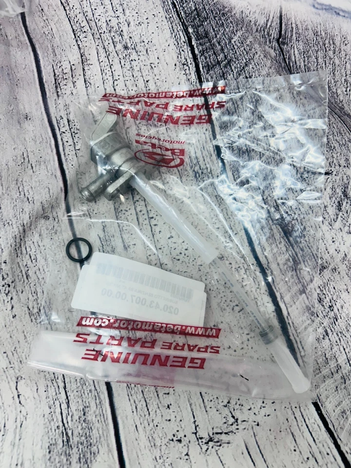 Beta petcock para modelos RR 020-430070-000 4T 2010-2017, 2T 2013-2018 Foto 1 de 1