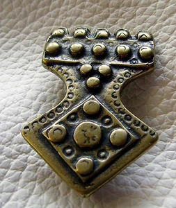 Wikinger-Zierniete Beschlag Schild Spitz Länge 5cm Farbe Altmessing No.9 Thor - Bild 1 von 1