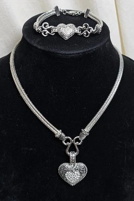 Pulsera Collar Lia Sophia “Love Dust” Demi Parure Corazón Pavimentado Tono Plata  Foto 1 de 4