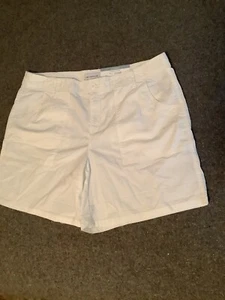 Liz Claiborne Shorts Womens 12 White Flat Front Utility High Rise 7” Inseam New - Picture 1 of 8