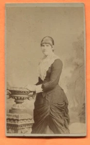 CDV New Lisbon WI, Ritratto di giovane donna, di Ramsey, circa 1870 timbro posteriore - Foto 1 di 3