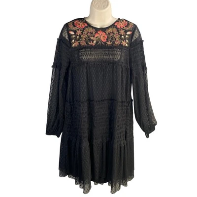 Vestido Maeve Pequeño Bordado Floral Transparente en Niveles Indie Fairy Grunge Whimsigoth Foto 1 de 4