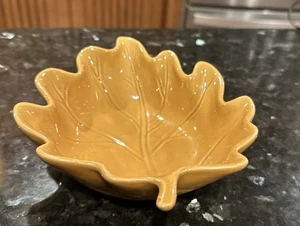 Pier 1  Yellow Maple Leaf Shaped Ceramic Bowl Excellent Condition. - Picture 1 of 5