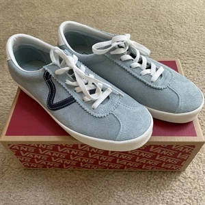 NUEVO EN CAJA VANS VN000D09M81 2 tonos gamuza gris niebla deportivo bajo para hombre’s 7,5/mujer’s 9 - Imagen 1 de 9
