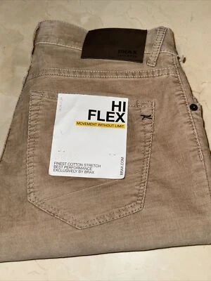 PANTALÓN BRAX 'CHUCK' PARA HOMBRE CAQUI ESTRUCTURA PANA SUAVE 5 BOLSILLOS 31/32 $215 Foto 1 de 4