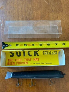 "Thriller vintage Suick Bass & Pike, señuelo de pesca en caja negro 7""" - Imagen 1 de 4