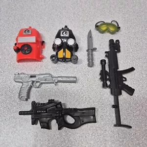Vintage Action Man Zubehör 7 Stück 90er Jahre Masken Waffen Waffen Messer - Bild 1 von 8