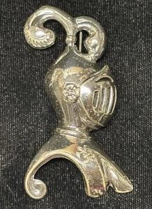 Rarissima spilla ciondolo vintage argento sterling 925 cavalieri lunghi elmo - Foto 1 di 5