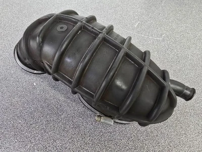 BOTA DE GOMA CON ABRAZADERAS CARROCERÍA TROTTLE ORIGINAL PORSCHE 924 USADA MUY BONITA Foto 1 de 4