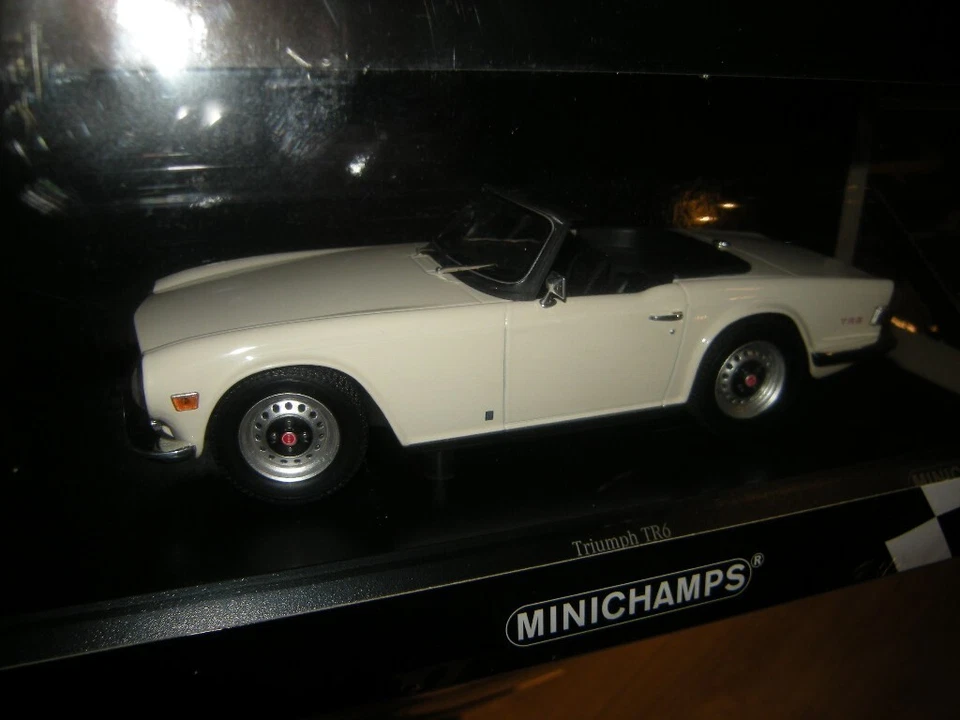 1:18 Minichamps Triumph TR6 1969 white/weiss LHD in OVP - Bild 1 von 1