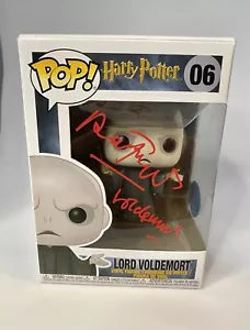 Funko Pop Lord Voldemort #06 Harry Potter Signed Ralph Fiennes with COA - Imagen 1 de 10