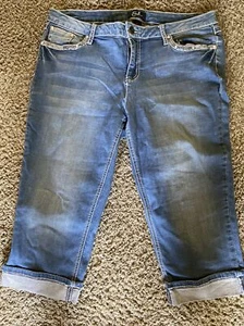 EARL JEAN Rhinestone Bling Pocket Cuffed Blue Denim CAPRIS Women's Size 16P - Picture 1 of 6
