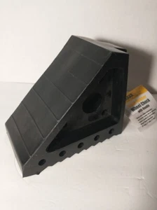 MaxxHaul 70072 Solid Rubber Heavy Duty Wheel Chock 8" x 4" x 6" - Bild 1 von 4