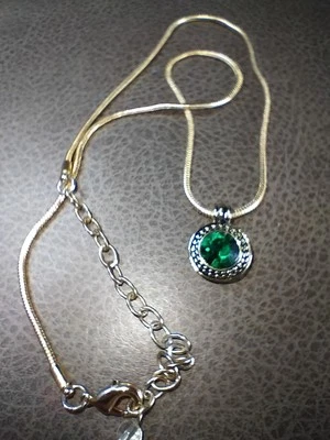 Lote de collar Napier de 18" y tachuelas y colgantes a juego Foto 1 de 4