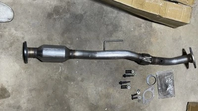 Convertidor catalítico trasero Nissan Altima 2002-2006 con intercambio flexible #642280 Foto 1 de 4