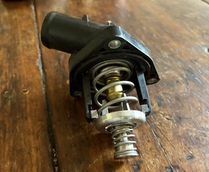 Water Outlet+Thermostat 12674639 For Silverado 1500 GMC Yukon Sierra 1500 14-19 - Picture 1 of 3