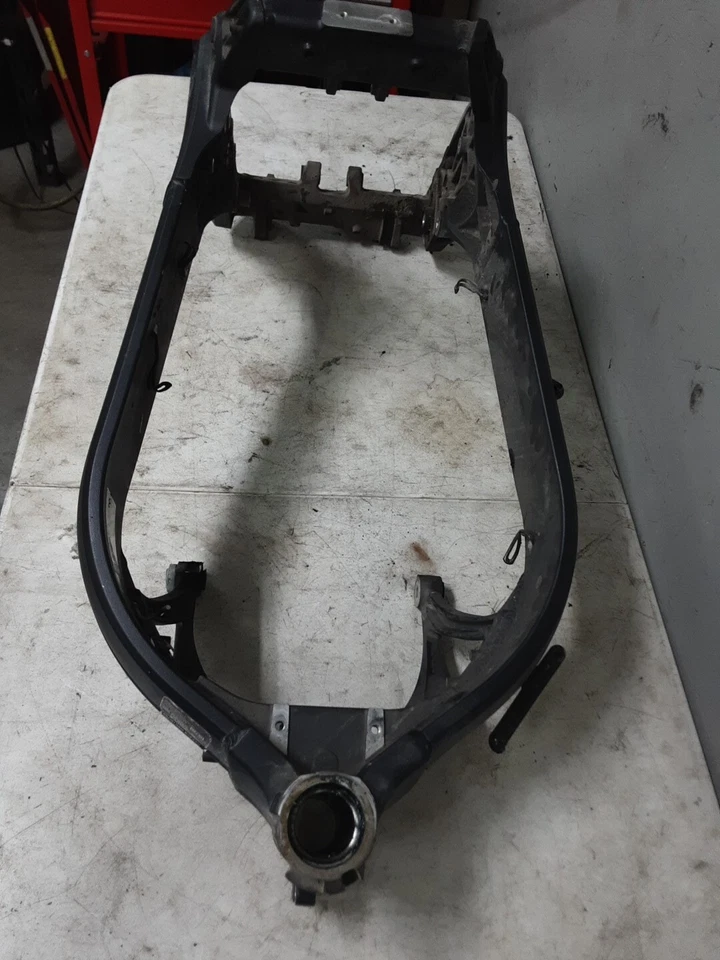 05 05-06 Triumph Sprint ST 1050 2005 cuadro principal chasis recto CLN T1TL3 Foto 1 de 4