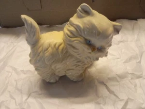 Eine weiße Keramikkatze , Gießkeramik, Töpferware - Bild 1 von 2