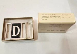 Vintage Avon silberfarbene Buchstabe D Monogramm Initiale Gürtelschnalle in Box - Bild 1 von 3