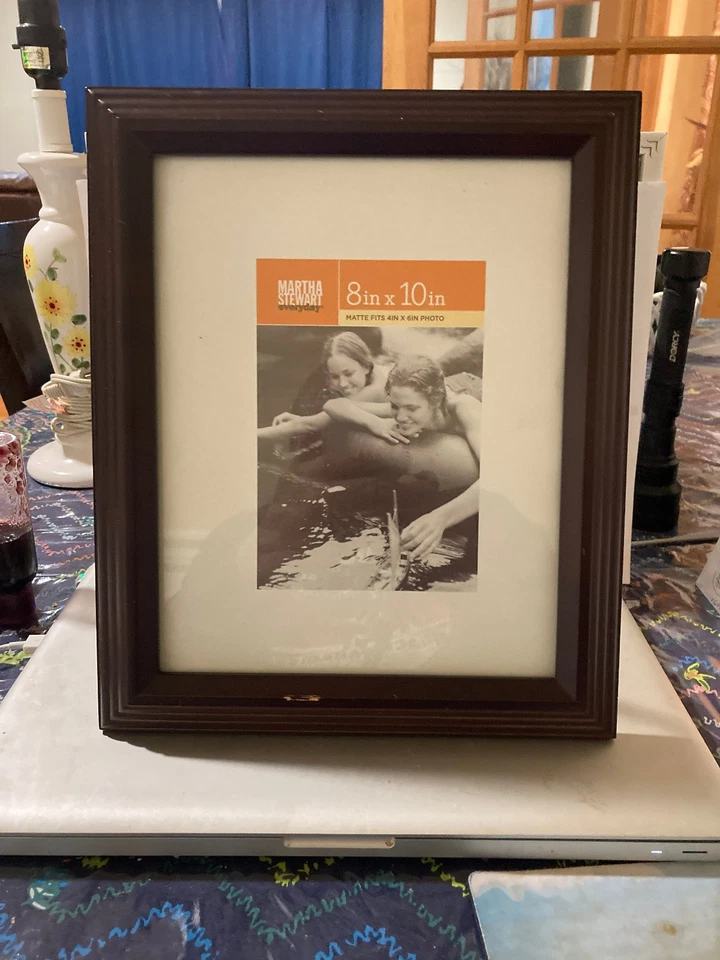 Marco de fotos vintage de madera maciza de 8x10 pulgadas Martha Stewart madera marrón Foto 1 de 4