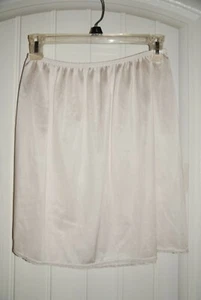 Vassarette Nylon Short Half Slip Lingerie  - Picture 1 of 5