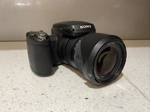 Sony Cyber-shot DSC-R1 10.3MP Digital Camera Zeiss Vario-sonnar T + Gen Battery - Picture 1 of 10